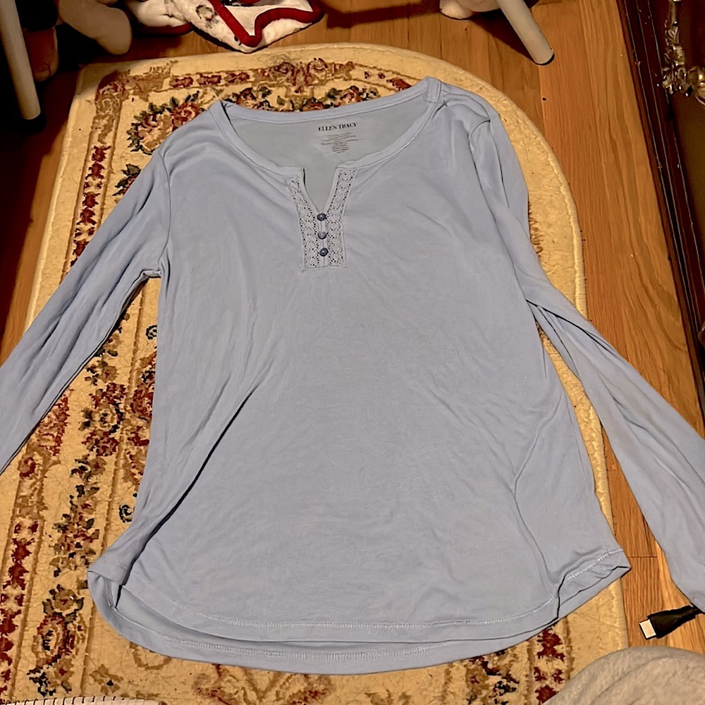 Ellen Tracy Pajama shirt.  size small in women’s